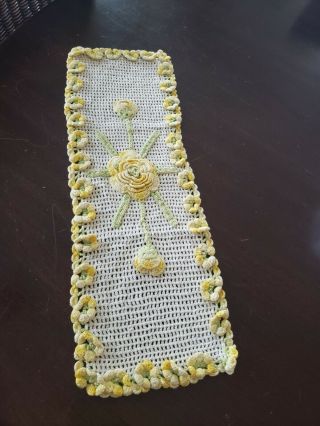 Vintage Doily Table Runner/dresser Scarf Crocheted Flowers