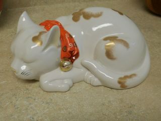 Japanese Porcelain Kutani Sleeping Cat Gold 8 1/2 "