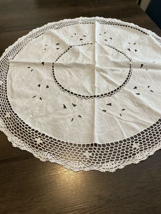 Vtg Cotton Crochet Embroidery Doily Table Topper Round White Tablecloth 32 Inch