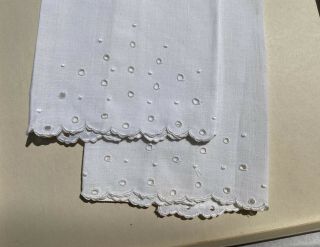Vtg Pair Set Of 2 White Marghab Madeira Linen Hand Towels Napkins Embroidered