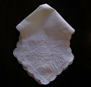 Vintage Whitework Embroidered Linen Biscuit Hot Rolls Bun Warmer
