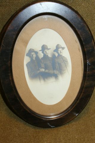 Ww1 Photograph Of Three U.  S.  Army Soldiers In Glass & Wood Oval Frame