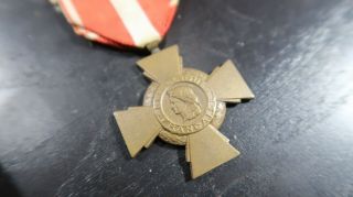 WWI WWII French Cross of Valor Medal 2