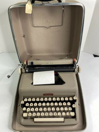 Vintage Royal Quiet Deluxe Portable Typewriter White Keys Magic Margin Tm