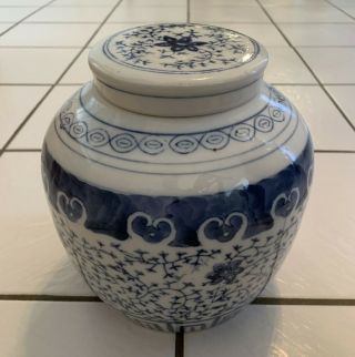 Vintage Chinese Hand Painted Porcelain Ginger Jar Blue And White 8”