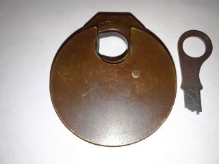 Antique/Vintage Yale Lock Co 6 Lever Push key type Pancake Padlock & key 2