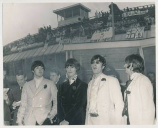 Beatles Vintage 1966 Semi Glossy Uk 8 " X 10 " Publicity Press Photo 2