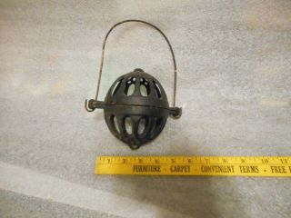Vintage Cast Iron String Keeper - Holder