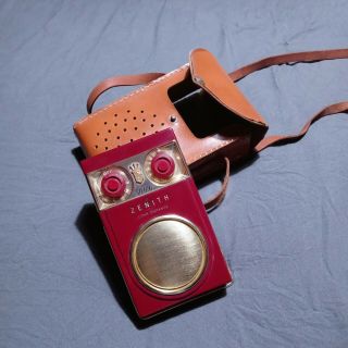Vintage Zenith Royal " 500 " Deluxe Transistor Radio