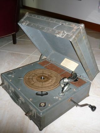 Vintage Wwii U.  S.  Navy Portable Wind Up Phonograph 78 Rpm Record Player Military