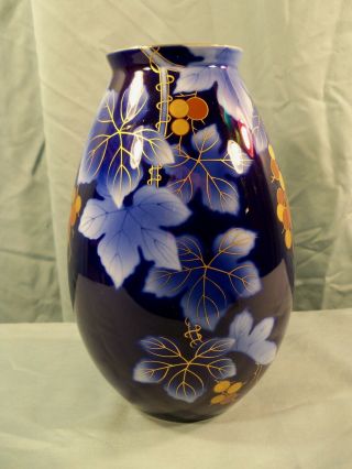 Fukagawa Porcelain Cobalt Blue Vase Leaves & Berry Design 7 3/4 " Tall