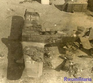 Org.  Photo: Abandoned & Wrecked Luftwaffe Fw.  190 Fighter Planes At Airfield (2)