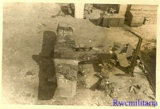 Org.  Photo: Abandoned & Wrecked Luftwaffe Fw.  190 Fighter Planes at Airfield (2) 2