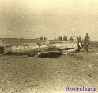 Org.  Photo: Us Troops In Field By Shot Down Luftwaffe Me - 109 Fighter Plane