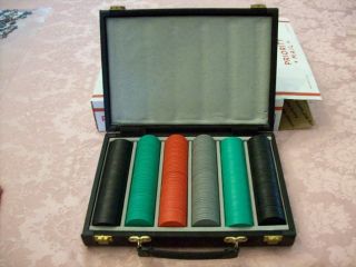 300 Vintage Red Black Green Gray Clay Poker Chips Set In Black Carrying Case