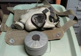 Vintage Us Military Army Field Protective Gas Mask W/ Case,  Filter Anti - Dim