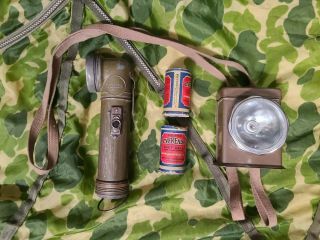 Ww2 Us Army Flashlight Torch Batteries Eveready Tl - 122a 122 - A Chestlite Ramc