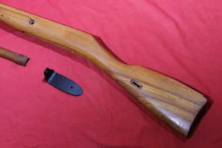 WWII RUSSIAN MOSIN NAGANT 91/30 RIFLE WOODEN STOCK WITH HAND GUARD & BUTT PLATE. 2