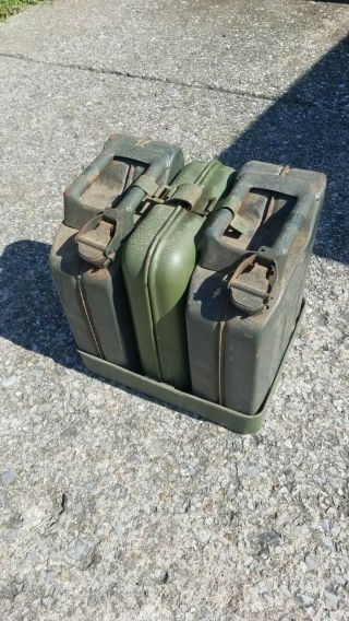 Wwii German Kraftstoff 5 Liter Jerry Can Jerrican Kit 2x Cans Pan And Container