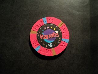 HARRAH ' S Casino,  Las Vegas $5 Casino Chip.  (RED) 2001.  AUCT 4261 2