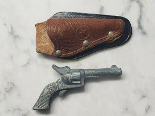 Vintage 1950s Miniature Diecast 2.  75 " Western Cowboy Cap Gun W/ Leather Holster