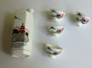 Vintage Kamotsuru Porcelain Japanese Sake Jug Bottle W/4 Cups Set Japan Complete