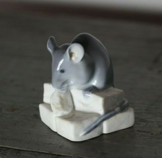 Vintage 1st Quality Royal Copenhagen 510 Mouse On Sugar Cube Porcelain Figurine