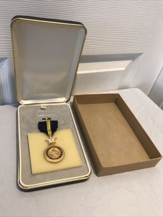 WWII US Navy USN Distinguished Service Medal with Pin & Case 2