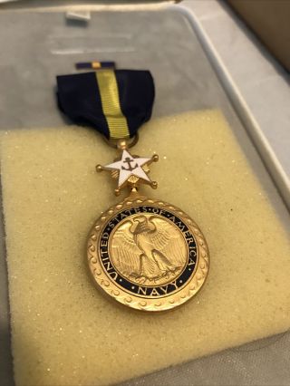 WWII US Navy USN Distinguished Service Medal with Pin & Case 3
