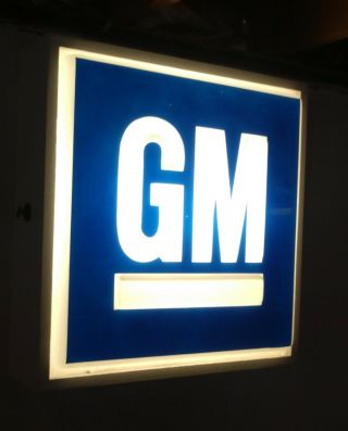 Vintage Gm Car Dealership Lighted Sign (23 3/4 " X 23 1/2 " X 5 1/2 ")