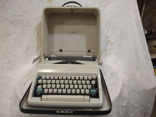 Vintage Olympia Typewriter De Luxe Werke Ag Wilhelmshaven - With Case