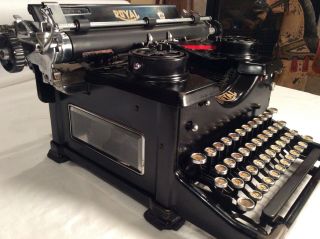 Vintage 1933 Royal Model 10 Typewriter - V/nice Types Great