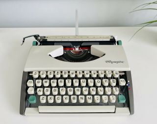 1965 Olympia Sf Deluxe Typewriter W/case - Serial: 51059355