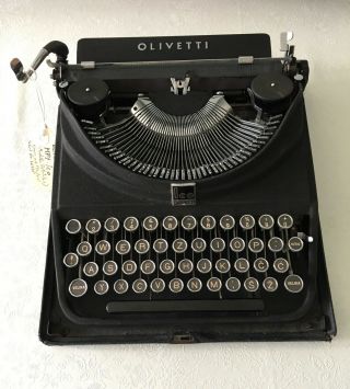 Vintage Italy typewriter Olivetti ICO portable 2