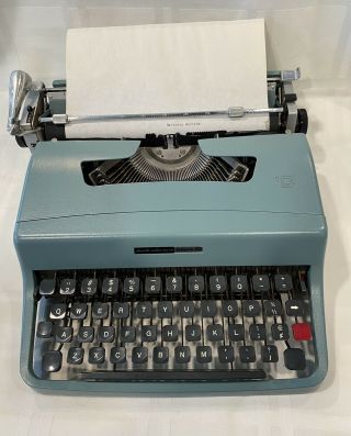 Vintage Olivetti Lettera 32 Portable Typewriter With Case Made In Italy 2