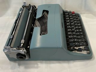 Vintage Olivetti Lettera 32 Portable Typewriter With Case Made In Italy 6