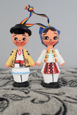 Small And Adorable Vtg.  Hand Carved & Painted Wood Folk Art Couple Figurines