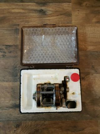 Vintage Daiwa Millionaire 5h Bait Casting Reel With Plastic Box