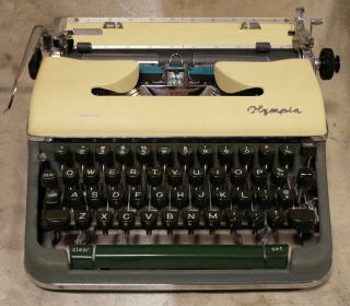 Vintage Olympia Two - Tone Sm4 Deluxe Typewriter 1960