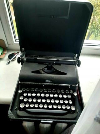 Royal De Luxe Typewriter 1939
