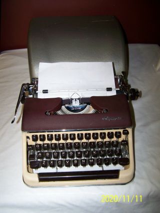 Vintage Olympia Deluxe Portable Typewriter Sm3 Maroon & Cream W/ Case