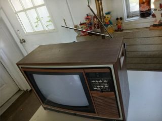 Vintage Mitsubishi Mga Television Cs 1395 13 " Color Tv 1982 Walnut Cabinet