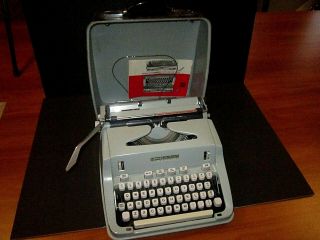 Vintage Hermes 3000 Swiss Cursive Typewriter Works/tested In Case With Book