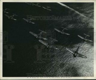 1944 Press Photo U.  S.  Navy Douglas Dauntless Dive - Bombers Speed To Raid Palau