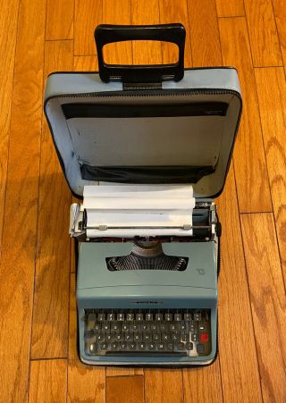 Vintage Olivetti Lettera 32 Portable Typewriter With Case Made In Italy