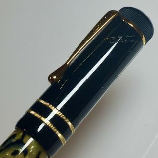 Montblanc Writers Edition Oscar Wilde Fountain Pen 18K (B) Nib,  box and papers. 6