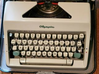 VINTAGE OLYMPIA SM9 PORTABLE TYPEWRITER WITH CASE WITH KEY & MORE 2