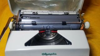 VINTAGE OLYMPIA SM9 PORTABLE TYPEWRITER WITH CASE WITH KEY & MORE 3