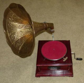 Talking Machine His Masters Voice Sound Box Gramophone W/ Horn Victrola