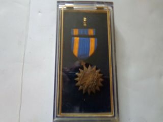 WWII USAAF Air Medal Pin - back With Ribbon with Pin - back Ribbon Bar and Case 3